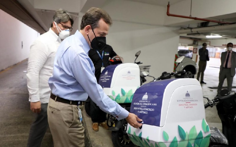 Otro gesto del nuevo Gobierno en República Dominicana: incorpora motos eléctricas para mensajería