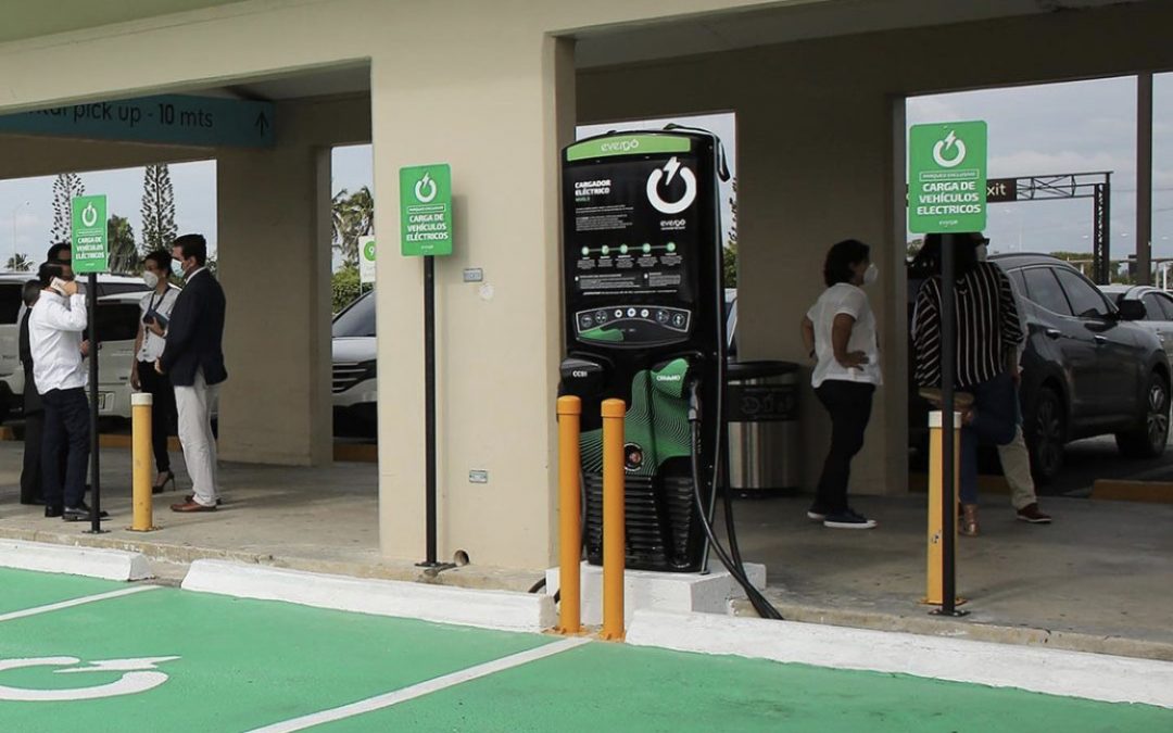 Aeropuerto dominicano ya cuenta con estaciones de carga para vehículos eléctricos