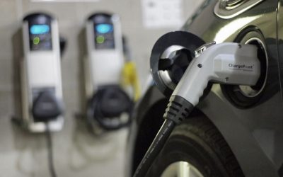 Señales a los fabricantes: El Gobierno estandariza los conectores para cargar vehículos eléctricos en Colombia