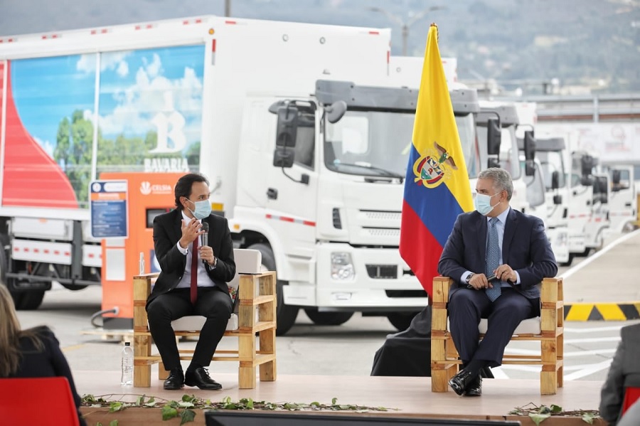 Iván Duque anunció parqueaderos preferenciales para vehículos eléctricos en Colombia