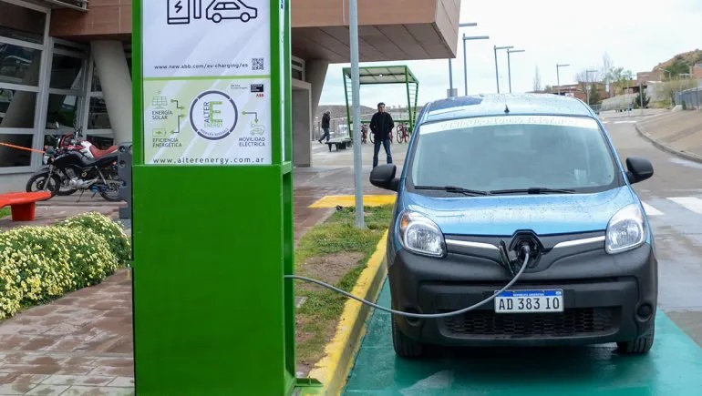 Provincia de Neuquén presentó proyecto para impulso de vehículos eléctricos
