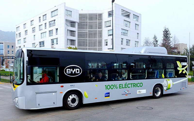 BYD almacenaría energía solar en baterías para electrificar buses en República Dominicana