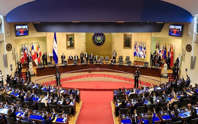 No se escucharon las mejoras del sector y sigue la polémica por la ley de movilidad eléctrica en El Salvador