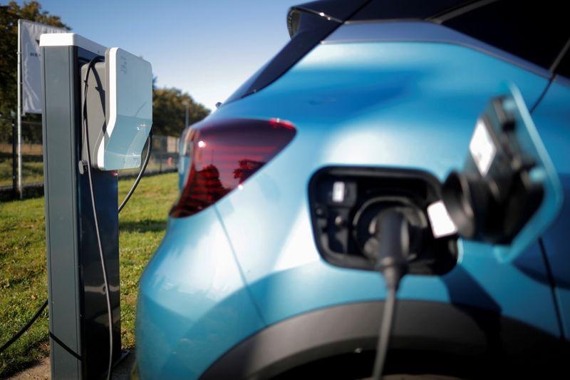 EEUU en la carrera por masificar los autos eléctricos pretende 40% de las ventas hacia 2040