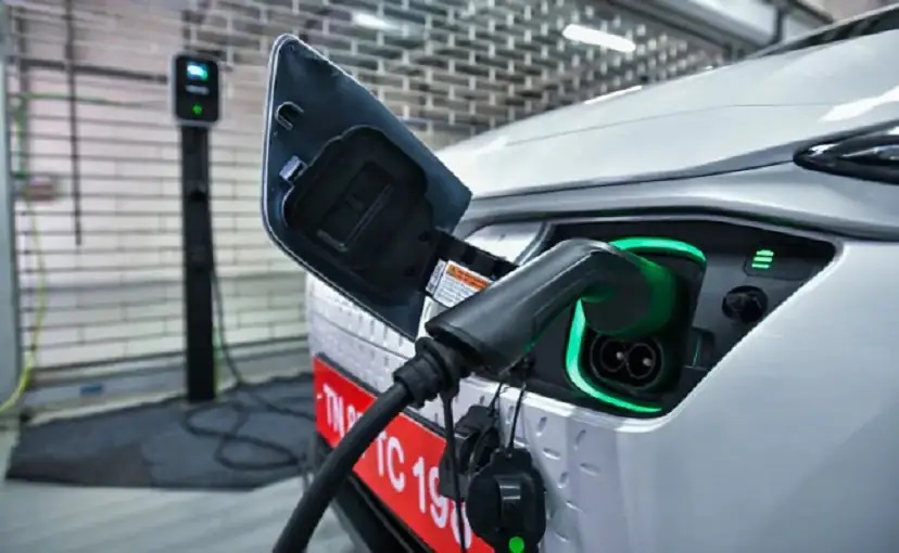 Por demanda de vehículos eléctricos escasearía el litio y ya aumentan los costos