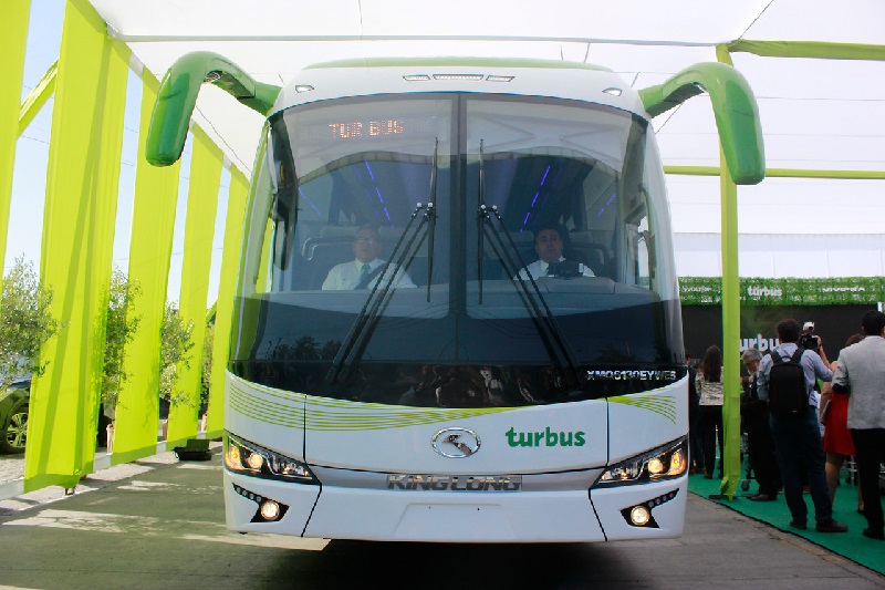 ¿Cómo funciona el modelo de negocio de buses eléctricos interurbanos en Chile?