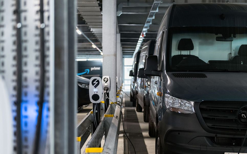 EO Charging diseña su expansión por Europa tras instalar 800 cargadores con Amazon