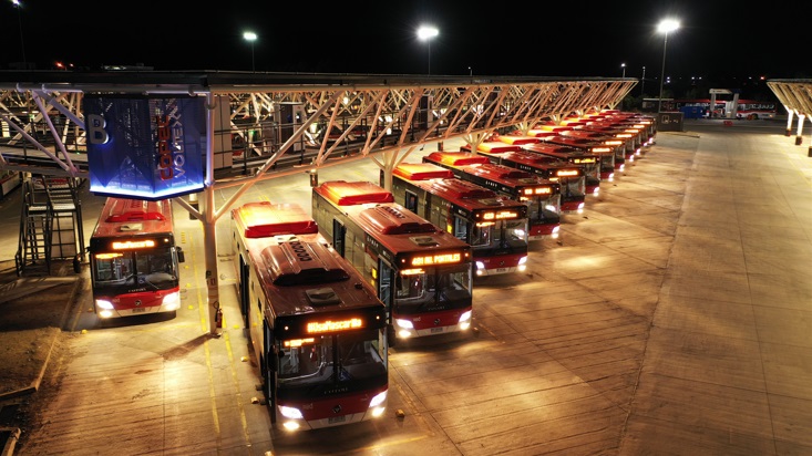 Copec construirá 10 electroterminales para abastecer 1000 buses eléctricos en Santiago