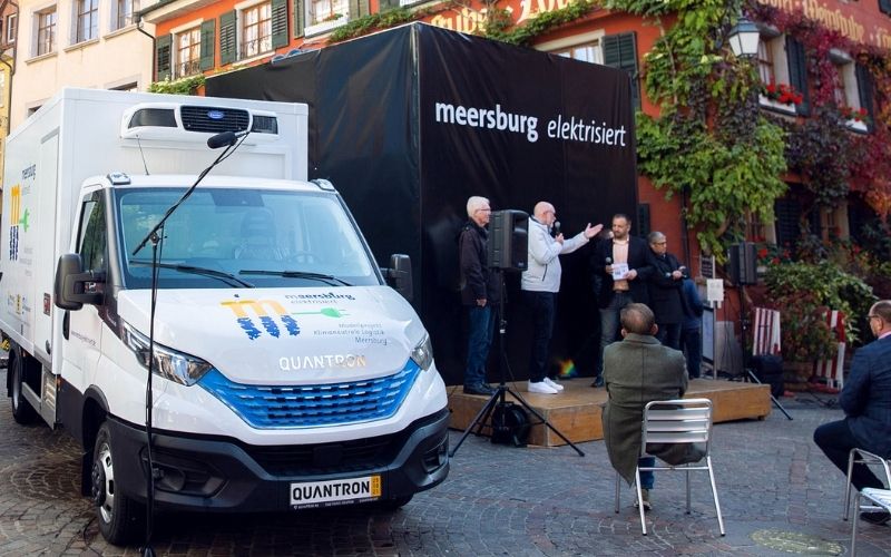 Electric offensive of the city of Meersburg starts with a zero-emission vehicle from QUANTRON into a more emission-free future