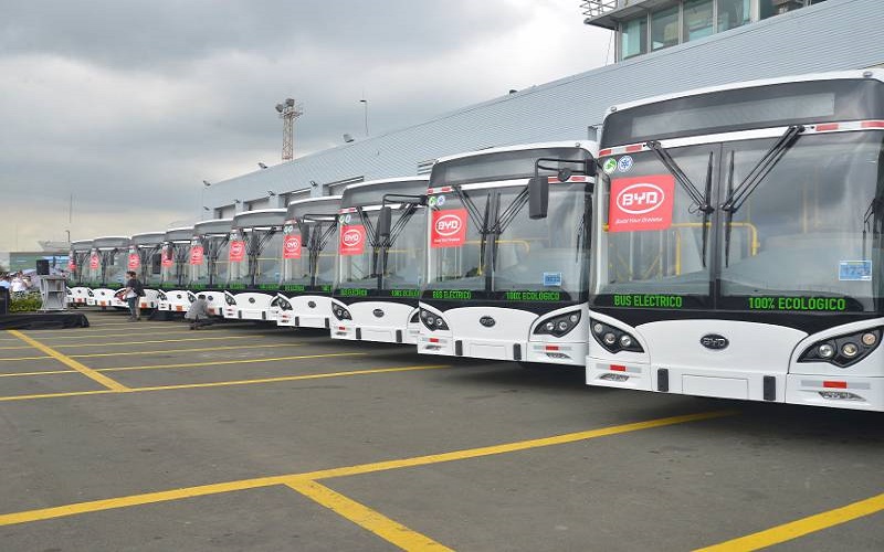 ¿Se cae la licitación de buses eléctricos de Quito? Operadores creen que está fuera de ley