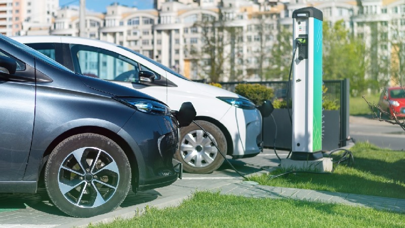 Aumentan los vehículos eléctricos, un efecto esperado del estándar de eficiencia energética en Chile