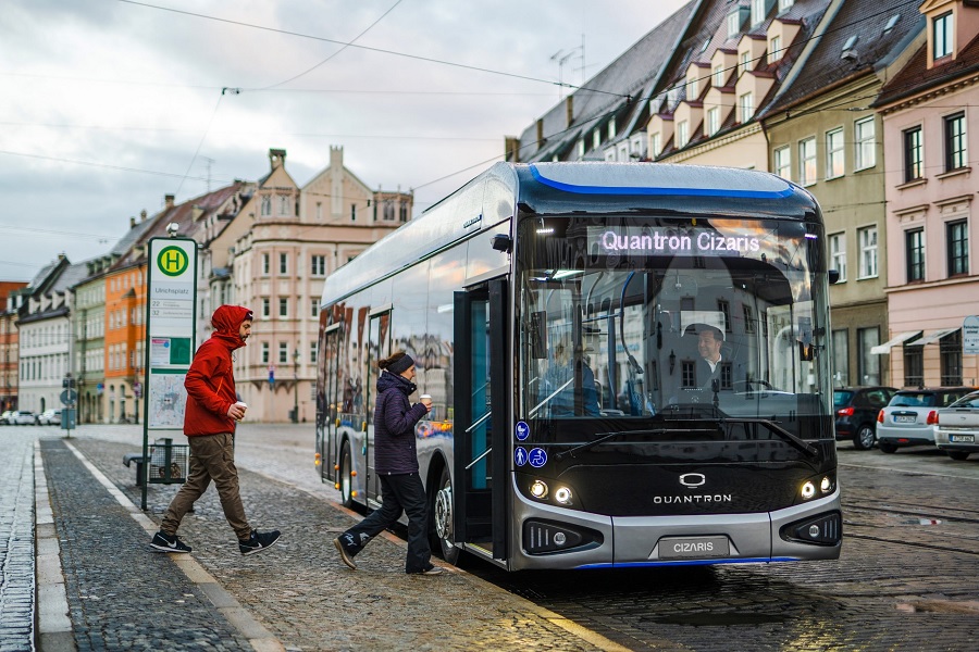 Estreno mundial: Quantron sale a competir al mercado con su primer modelo de bus eléctrico