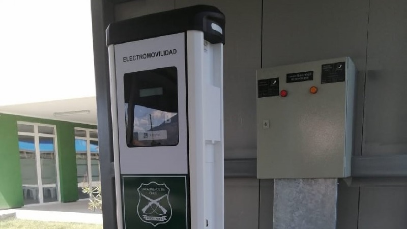 Un cuartel policial es pionero en infraestructura de carga para vehículos eléctricos en Chile