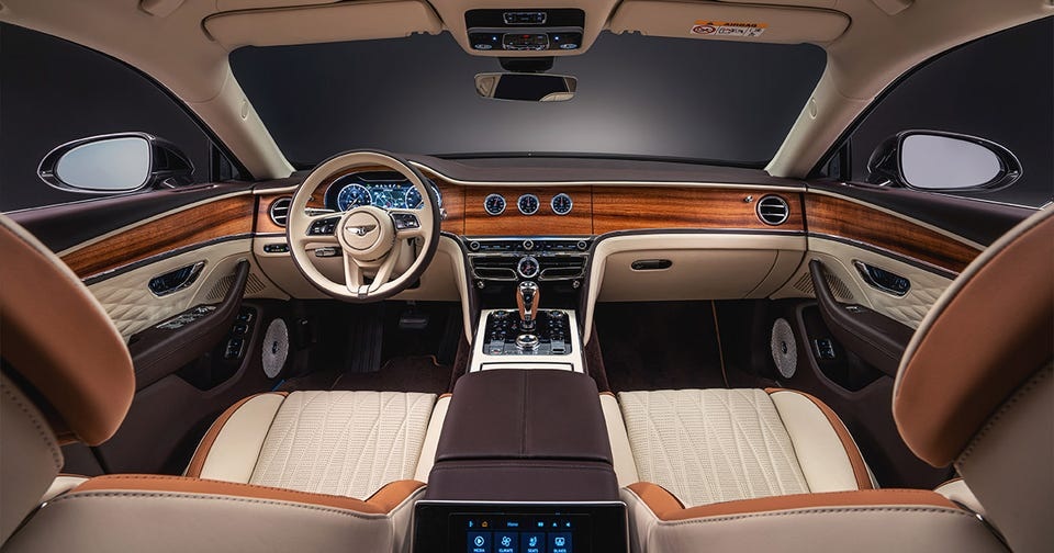 Un lanzamiento de lujo y eléctrico por año: los planes de Bentley para competir en el mercado