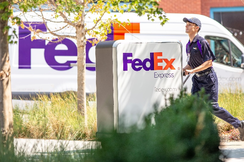 FedEx prueba carritos eléctricos para entregas de última milla en grandes ciudades de USA y Canadá