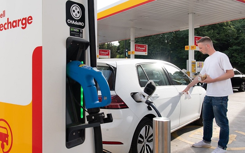 Alza mundial de gasolina: México pierde una oportunidad en electromovilidad