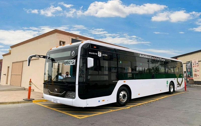 Ya circula el primer piloto que dará lugar a 110 buses eléctricos en Nuevo León