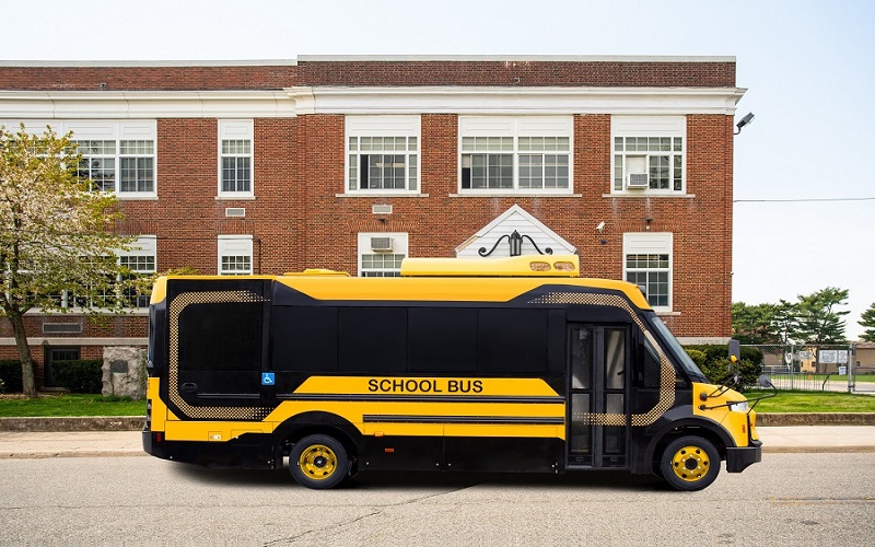 Más millones de dólares en electromovilidad: Biden ahora va por buses escolares