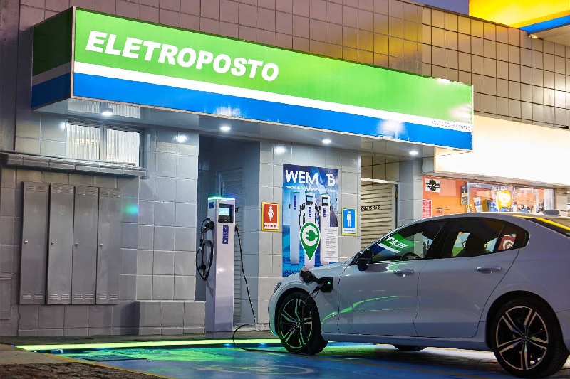 Which Brazilian states do not yet have charging points for electric vehicles?