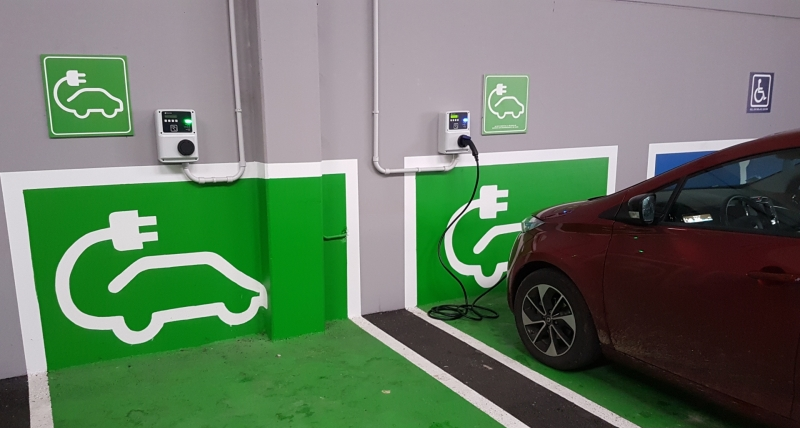 In a «wink» to electric mobility La Laguna launches new incentives for charging infrastructure