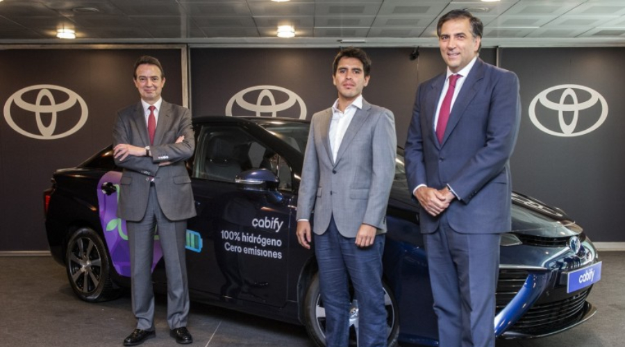 Momento histórico: Toyota entregó a Cabify la primera flota VTC a hidrógeno de España