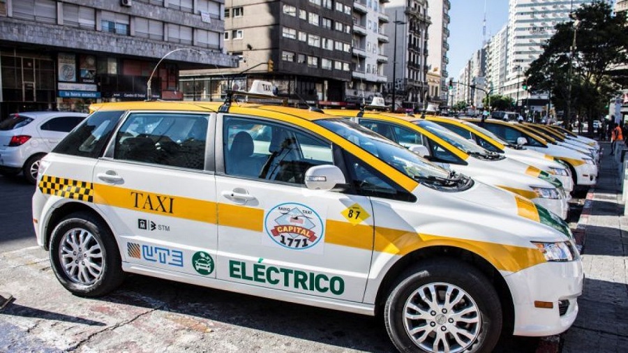 Hito en Montevideo: 100 taxis eléctricos y una nueva meta para 2023
