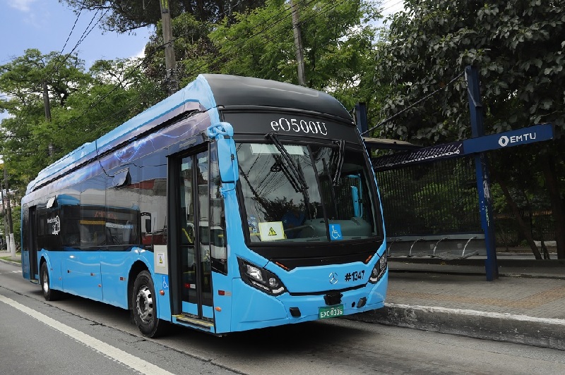 Mercedes-Benz «predice» 3 mil buses eléctricos en Brasil y prepara su debut 100% nacional