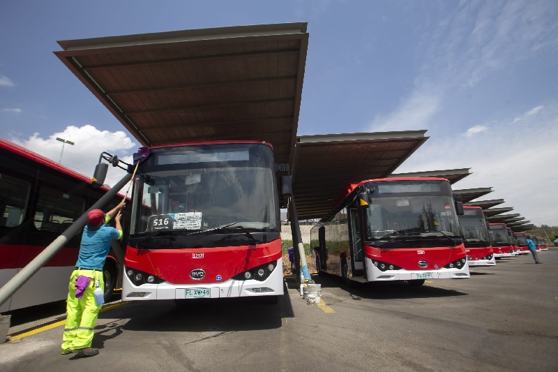 Tarifas: El modelo de Chile por el que los buses eléctricos alcanzaron economía de escala