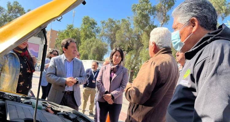 Gobierno de Atacama invertirá $8 mil millones en programa de taxis eléctricos