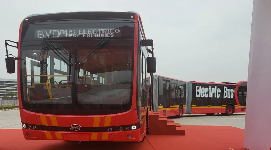 El bus eléctrico más largo del mundo está en Colombia y tiene prohibido circular ¿Se va a México?