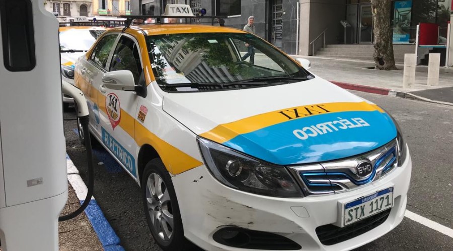 ¿Cómo aplicar al incentivo de USD 5 mil para compra de taxis eléctricos en Uruguay?
