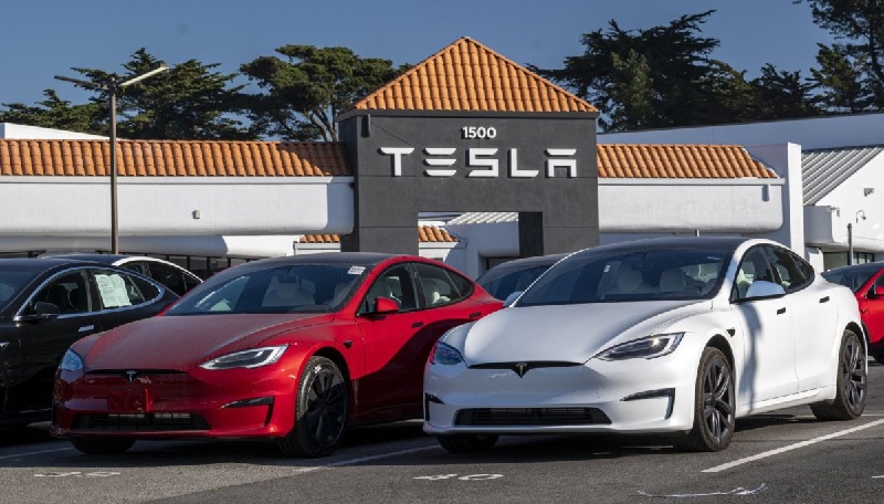 Nuevos vehículos eléctricos «más accesibles» reducen liderazgo de Tesla en EEUU