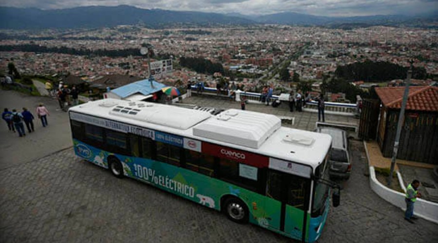 ¿Llegan pilotos de buses y taxis? Cuenca “a un paso” de una hoja de ruta de electromovilidad