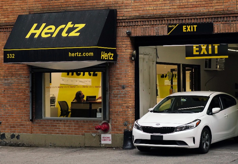Hertz «descubre» que mantener sus vehículos eléctricos es entre 50% y 60% más barato