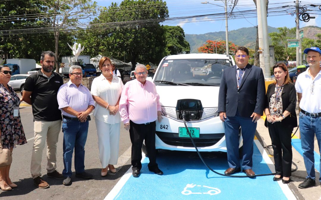 Crece red de carga semirrápida de CNFL en alianza con municipios de Costa Rica