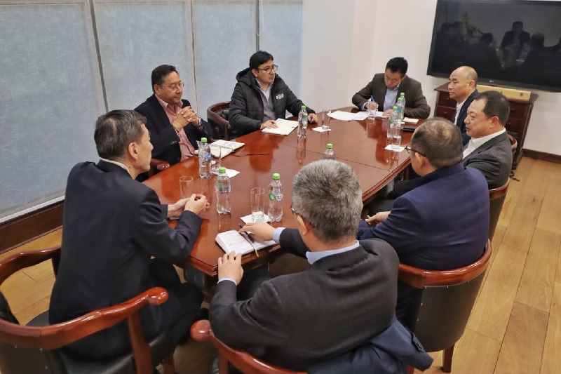Acuerdo entre Bolivia y CATL proveería con baterías de litio a principales automotrices del mundo