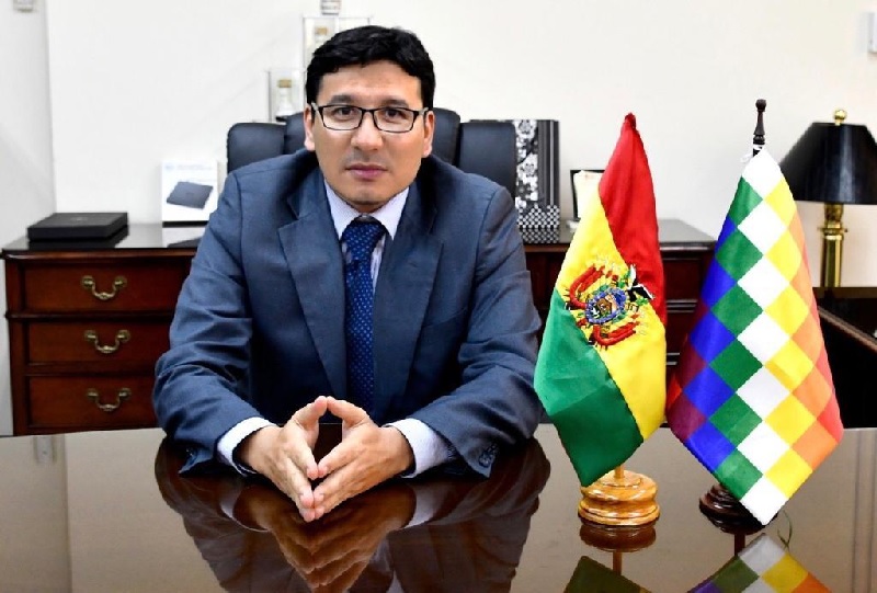 Ministro Molina sobre electromovilidad: “Tenemos que aprovechar la demanda de litio”