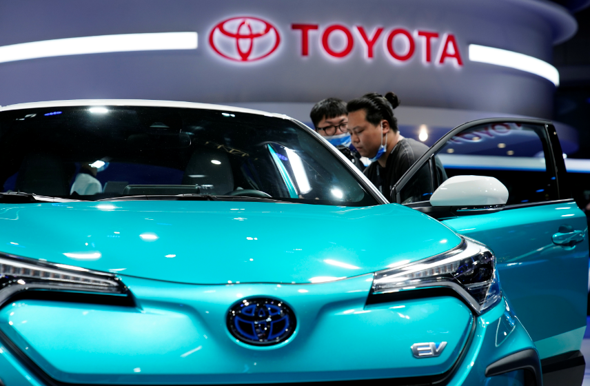 Toyota da un giro estratégico a vehículos eléctricos y sube 5% sus acciones