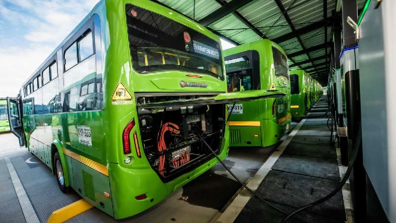 Buses eléctricos a cambio de litio latinoamericano: el acuerdo que planifica la UE