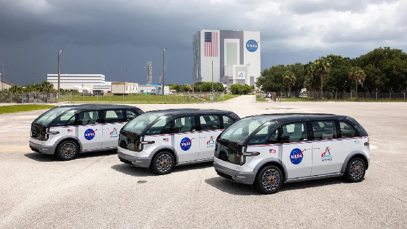 Los automóviles especialmente diseñados para la NASA fueron parte de una exposición en el Centro Espacial Kennedy.