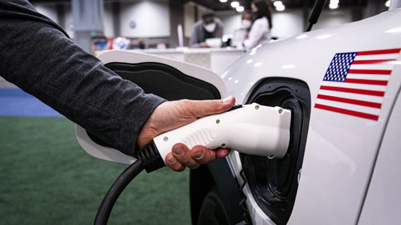 ¿Desafío a Tesla? Principales marcas automotrices preparan red de carga para vehículos eléctricos