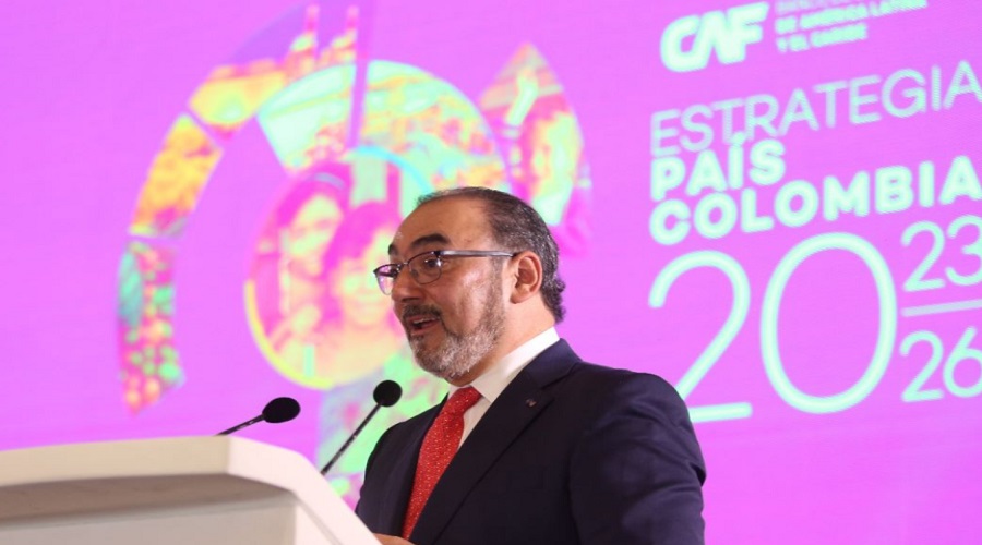 CAF presenta estrategia financiera para Colombia con “fondeo” para transporte cero emisiones