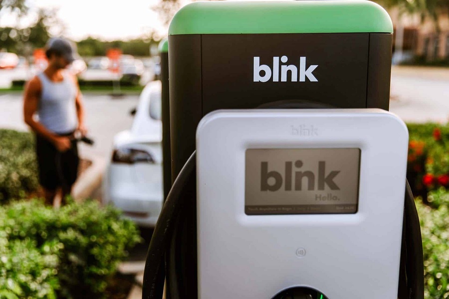 Con inversiones en hubs de carga en puerta, Blink Charging pide por reducción de plazos burocráticos