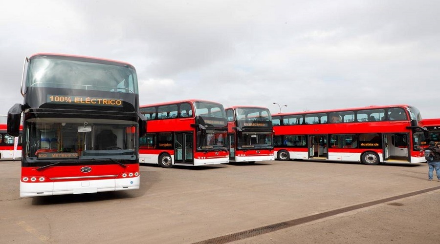 Sistema RED: Gobierno presenta nuevos buses de dos pisos eléctricos que operarán en Chile