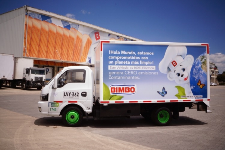 Con 50 vehículos eléctricos nuevos, Bimbo se acerca a su meta de bajas emisiones en Colombia