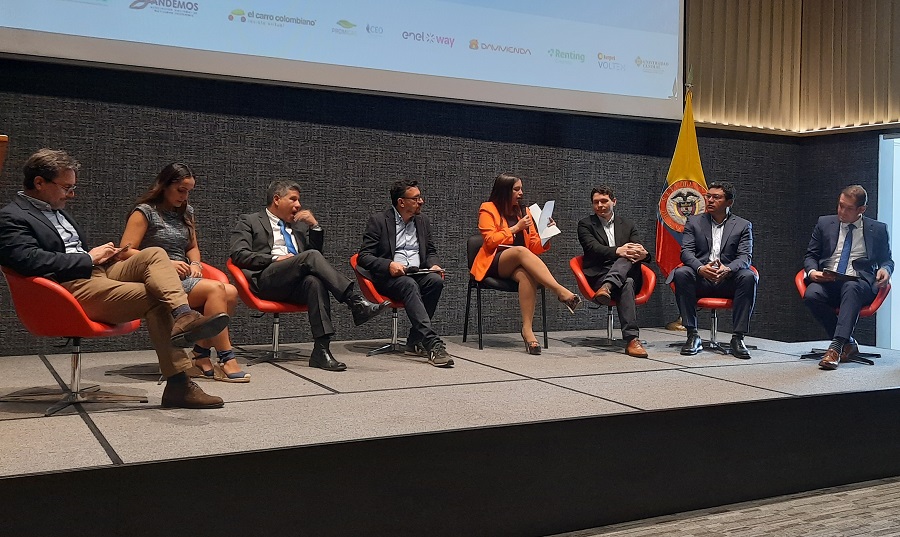 Contra una transición eterna: privados apuran a Gobierno con metas de electromovilidad en Colombia