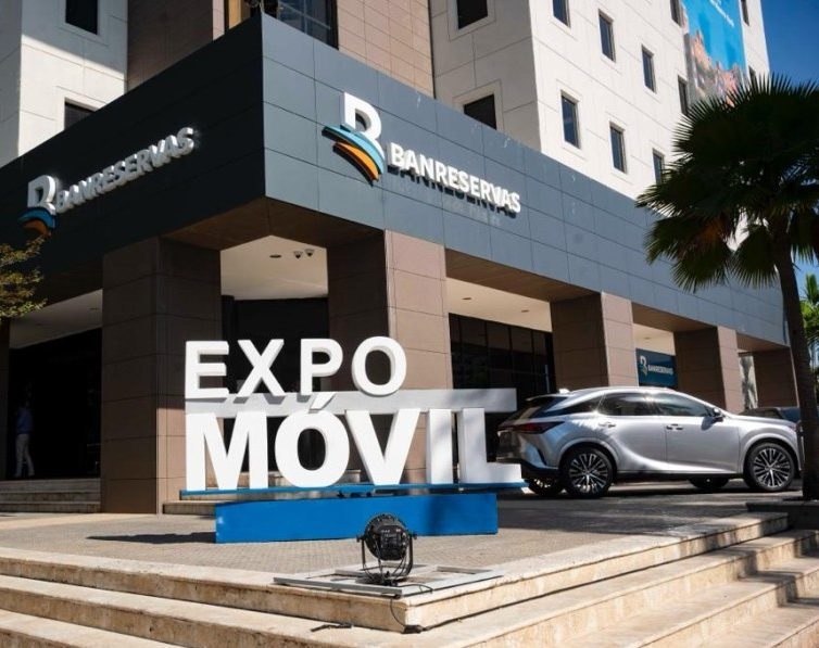 Banreservas anuncia en Expomóvil 2023 tasas desde 6.82% para vehículos eléctricos