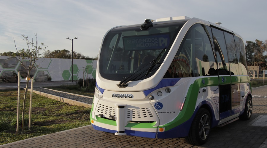 Histórico.  Etia Charge exhibe primer autobús autónomo de Latinoamérica en Buenos Aires