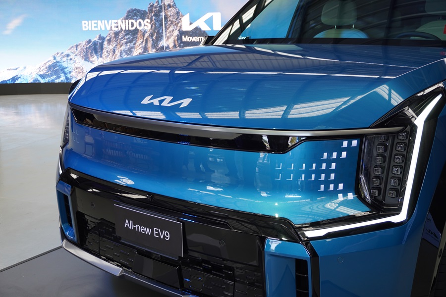 Line up. Kia revela estrategia y presenta su “buque insignia” en vehículos eléctricos para Chile