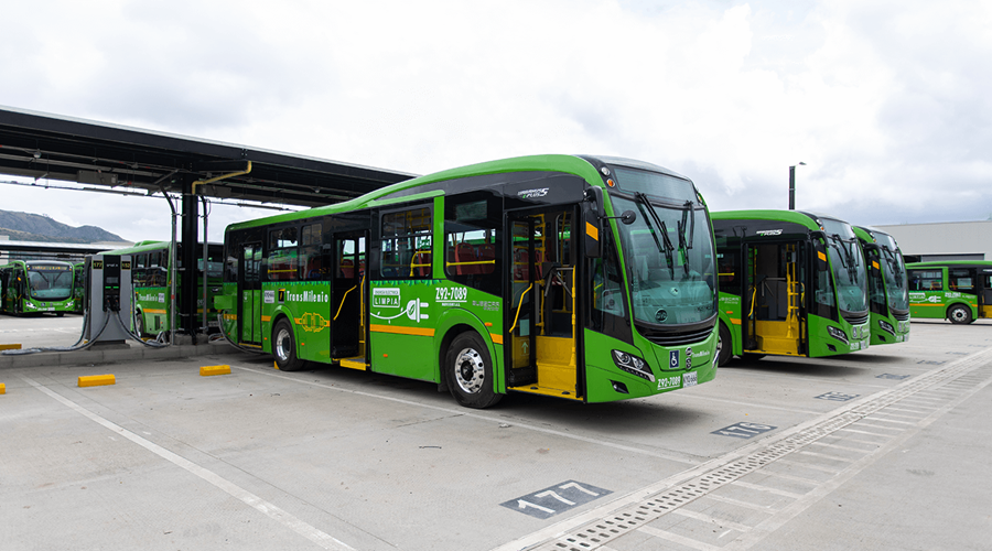 Buses eléctricos ¿una respuesta "atractiva" ante crisis del transporte público en Colombia?